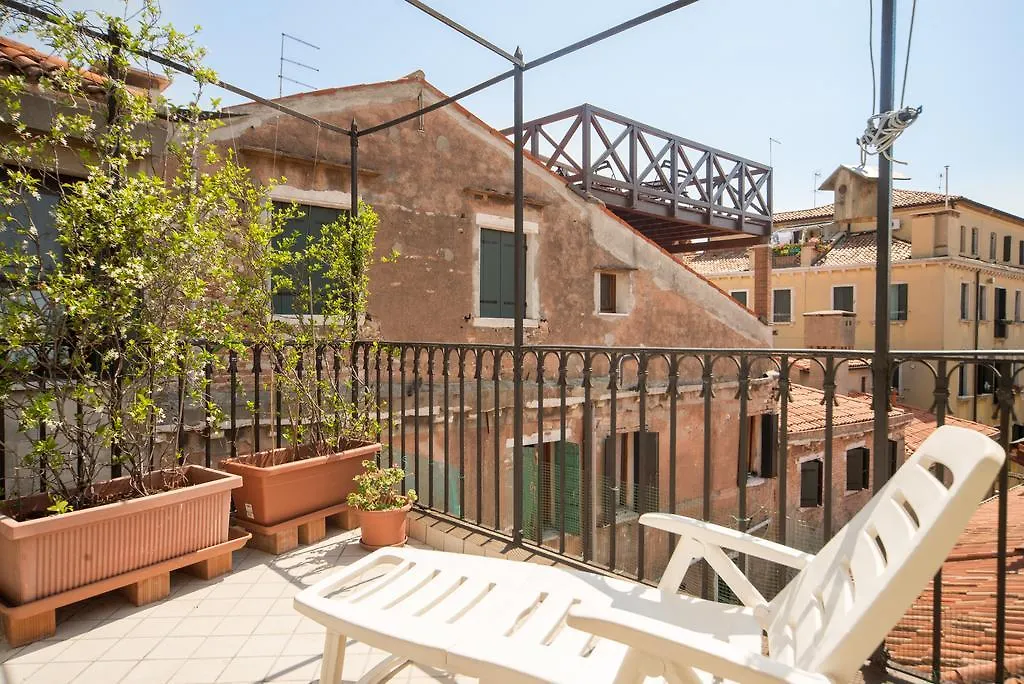 Venice Altanina Apartment contacts